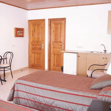 Guest house Ostau Dera Nheu 2*