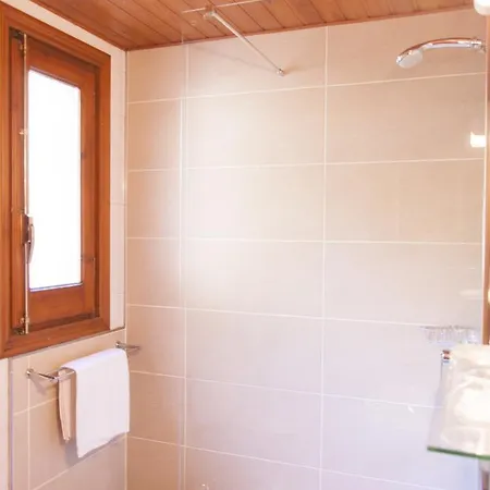 Guest house Ostau Dera Nheu 2*